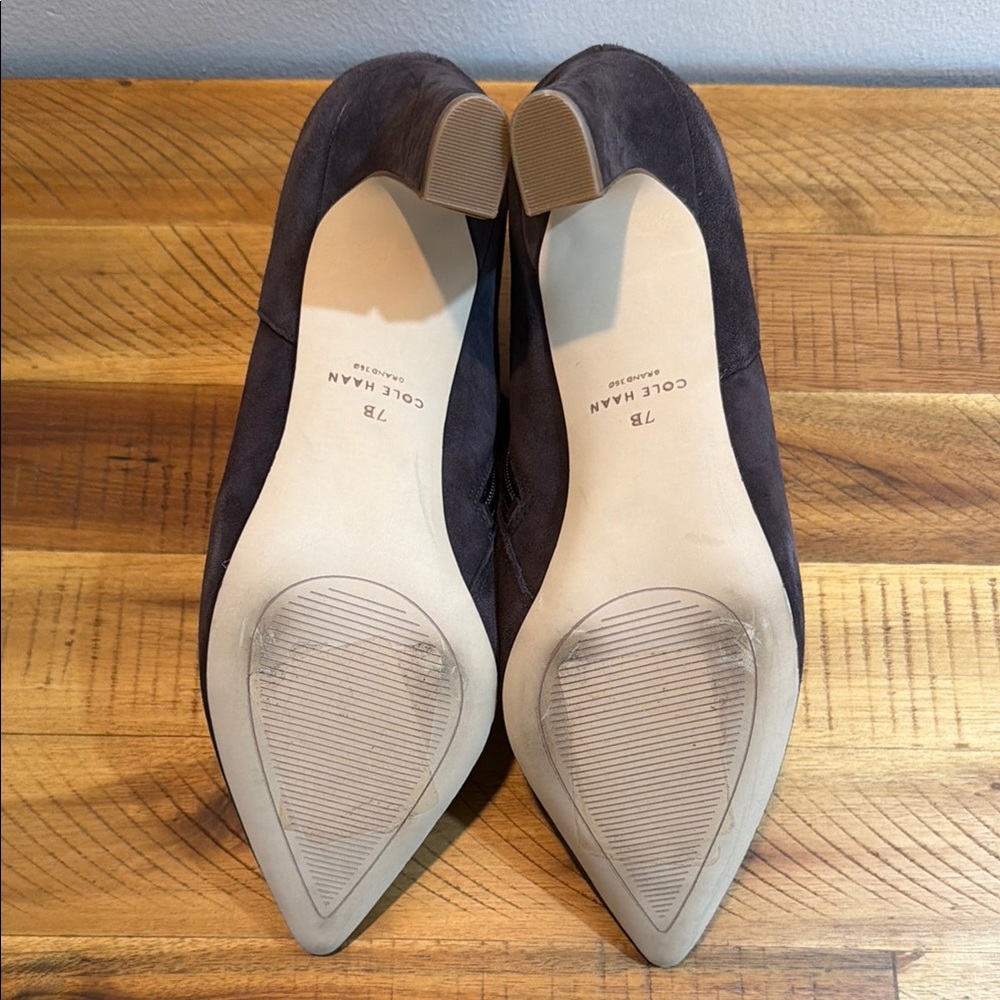NWOT Cole Haan Dark Brown Suede Pointed Toe Ankle Booties size 7 never worn! - Picture 4 of 5